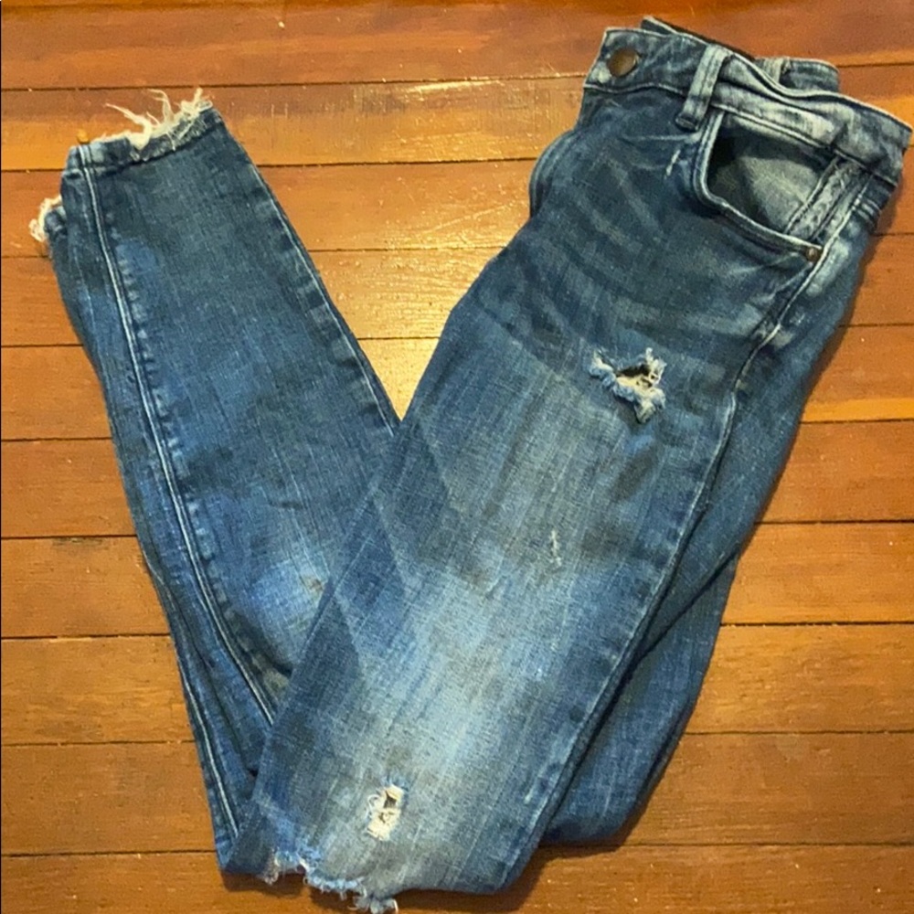 ZARA RIPPED JEANS